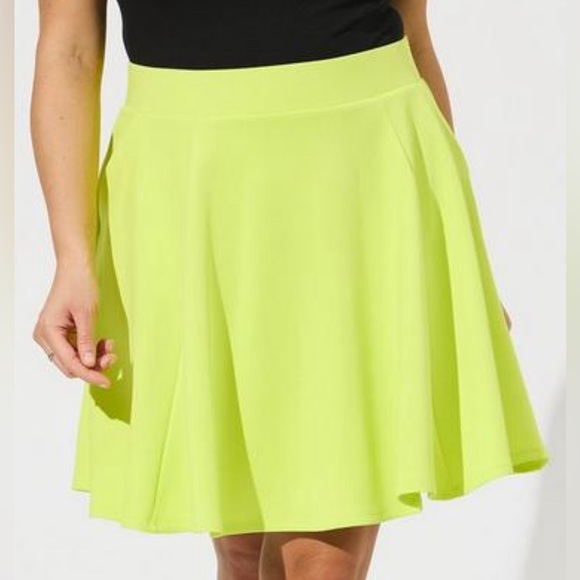 Torrid Scuba Skirt With Pockets - Picture 3 of 4